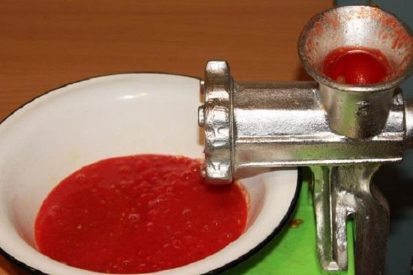mlýnek na maso s rajčaty 