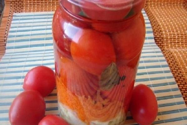 rajčata ve sklenici 