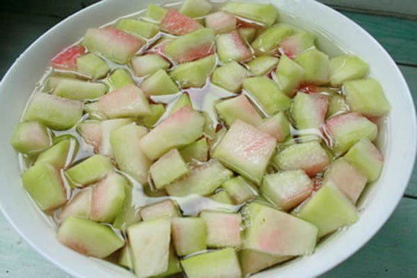 Wassermelonenschalenmarmelade mit Orange