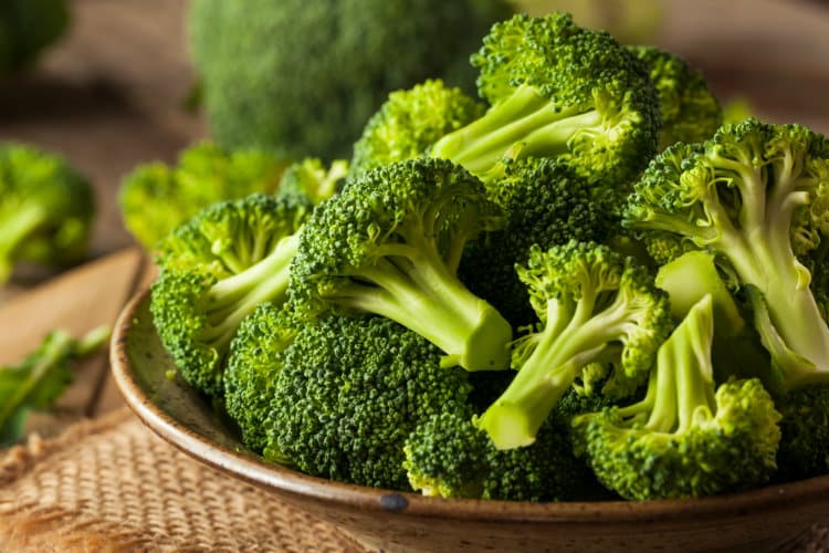 brokolice v misce