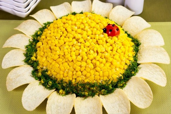 Puff Sunflower with corn and chips