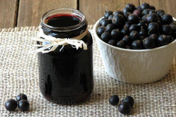 gawang bahay na currant liqueur 