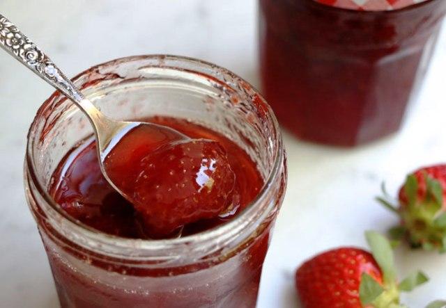 melmelada en una olla de cocció lenta 