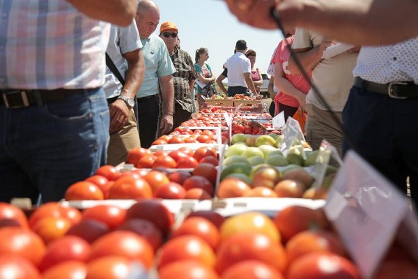 les gens au marché 