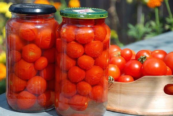 latas de tomate