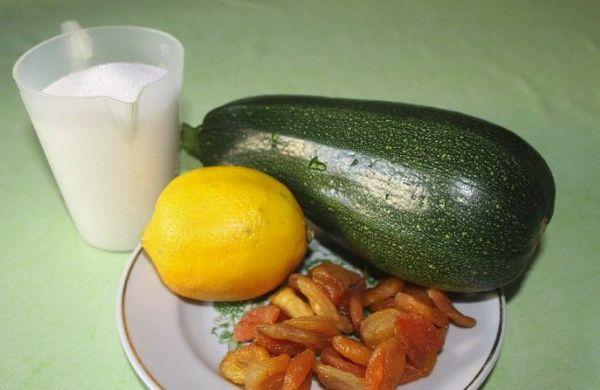 zucchini med tørrede abrikoser