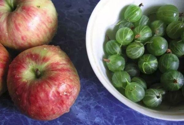 Äpfel und Stachelbeeren