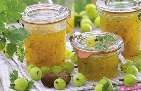 Gläser Marmelade