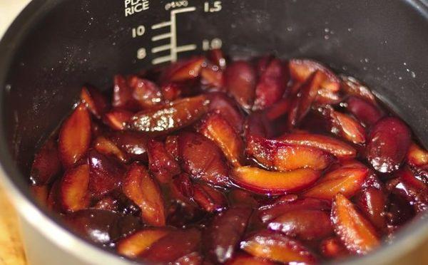 plum in a slow cooker