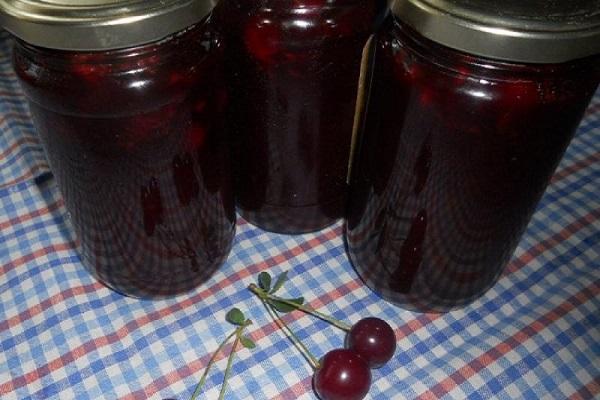 Beeren mit Likör 