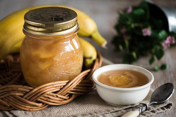 confiture de melon sur la table 