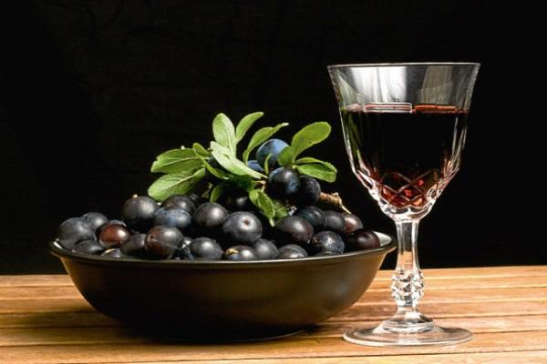 berries in a plate 