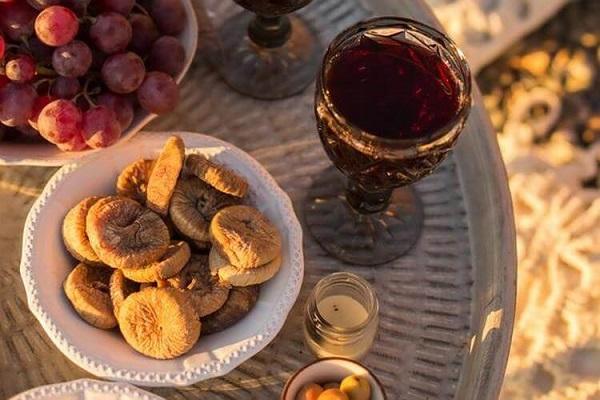 plate of figs 