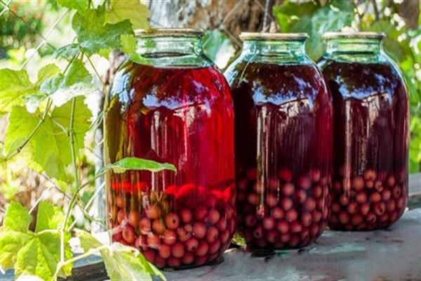 compote in jars 