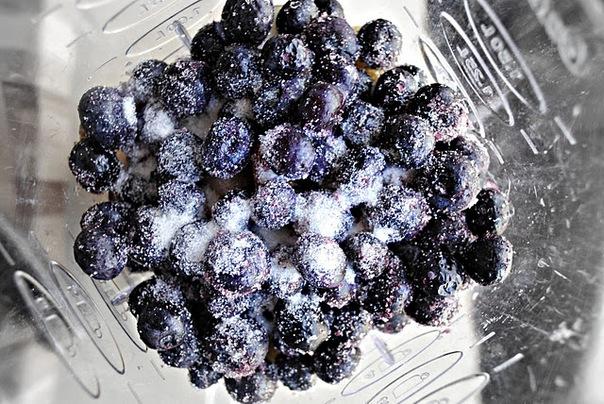 Blaubeeren und Zucker