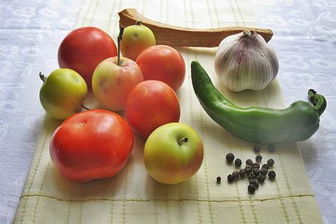 Recepty na zavařování rajčat a jablek na zimu jsou na smrt