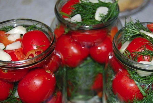 Tomaten in einem Glas