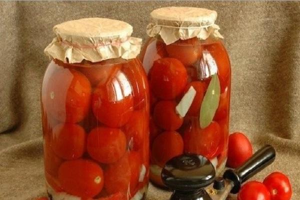 Tomaten mit Zwiebeln