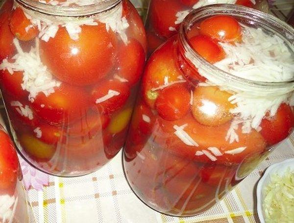 Tomatoes with garlic