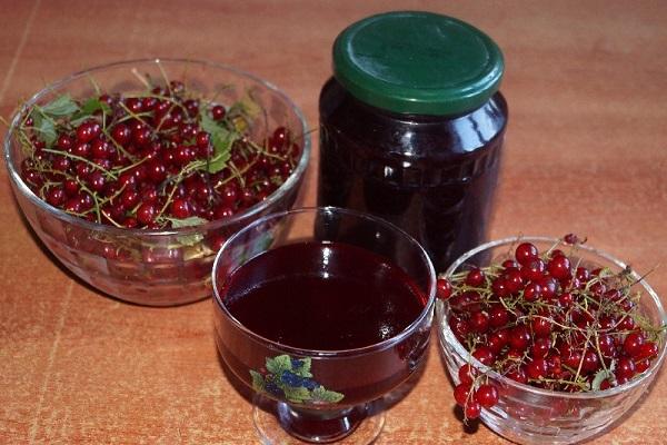 Beeren auf einem Teller 